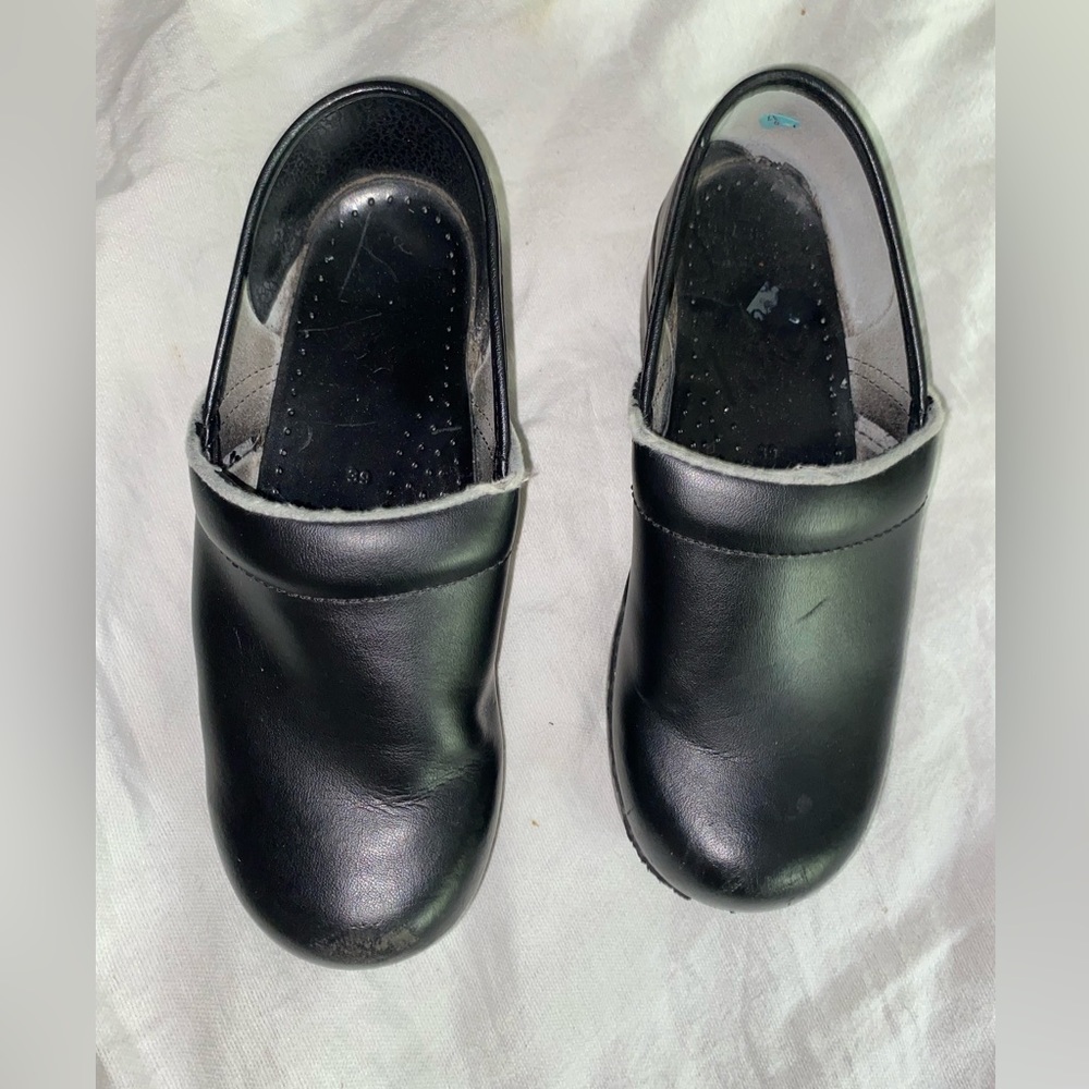 10/$25 Dansko black shoes women size 39